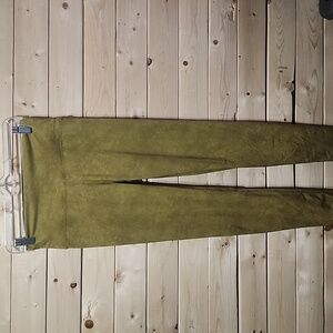 Queenieke Leggings Size Medium Olive Green skinny Leg